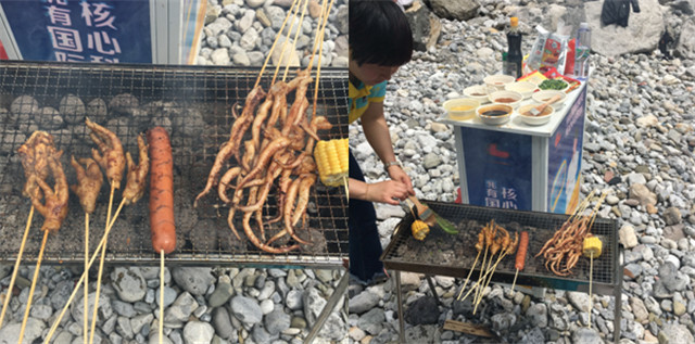 ¸÷ÈËÈëÊÖ×¼±¸Îç²Í